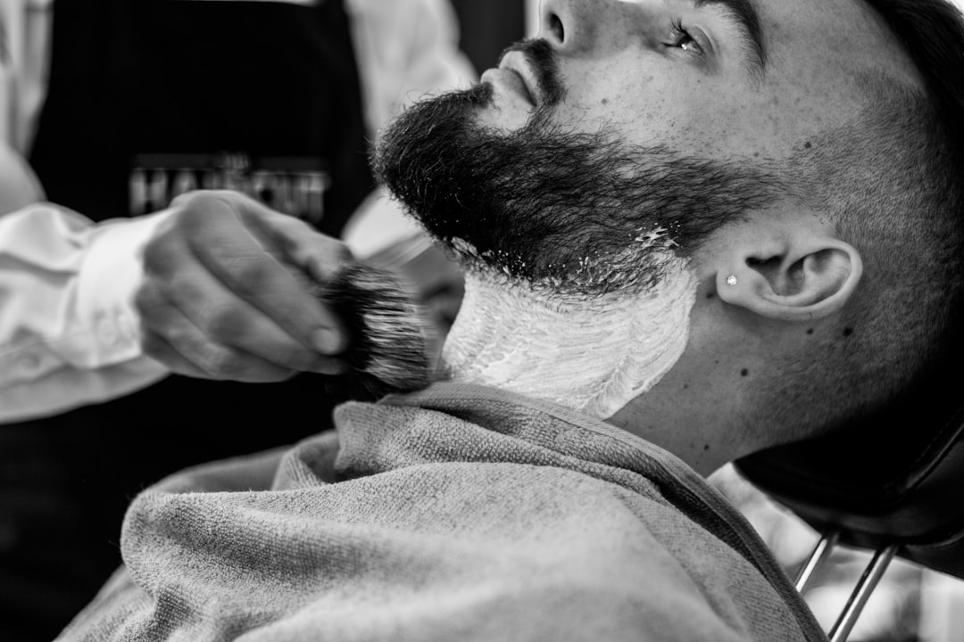 services-02 Traditional razor shave